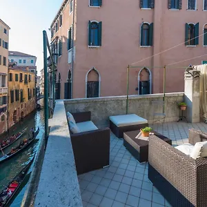 https://tre-sestieri-terrace-canal-venice.hotelinveneto.com