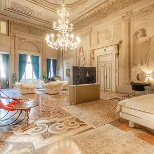 https://corte-realdi-palazzo-camozzini.hotelinveneto.com